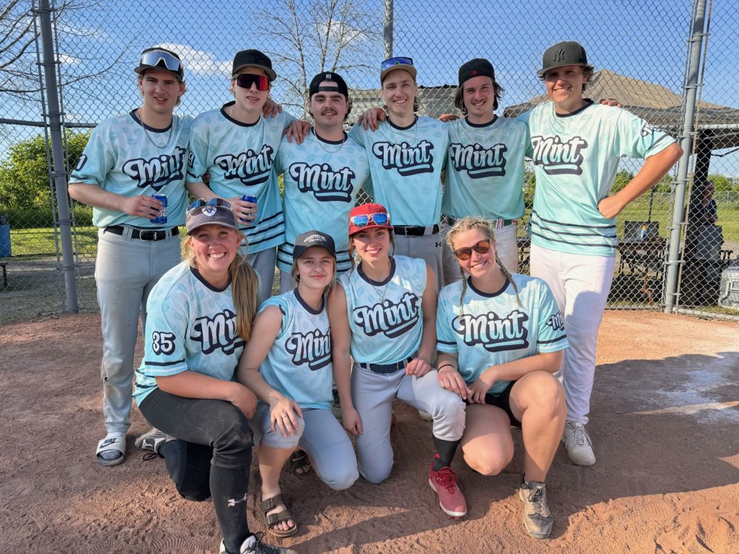 Softball Team Wearing Sublimation Kings' Mint Softball Jerseys